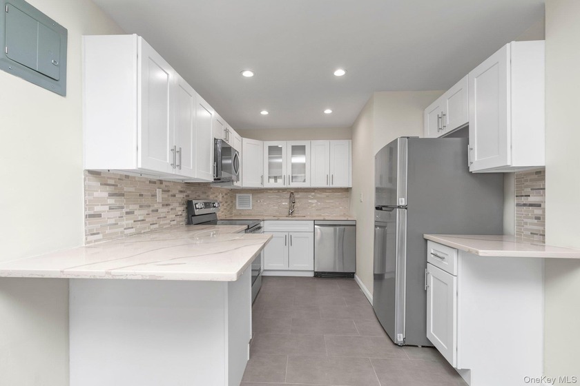 Newly renovated spacious layout. Features brand new kitchen with - Beach Home for sale in Beechhurst, New York on Beachhouse.com