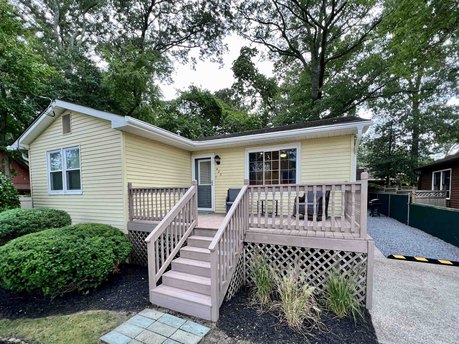 This delightful 3-bedroom Cape May Beach home is the perfect - Beach Home for sale in Cape May, New Jersey on Beachhouse.com