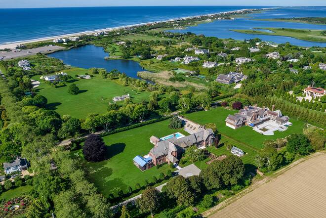 As one of the most important and refined estates in the Hamptons - Beach Home for sale in Southampton, New York on Beachhouse.com