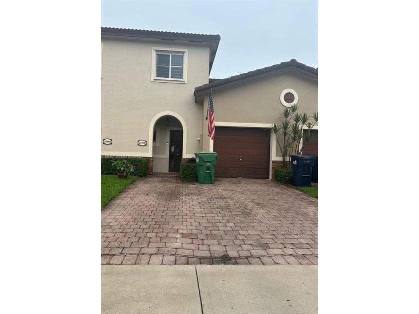 Welcome to your next home in sunny Cutler Bay! Spacious - Beach Townhome/Townhouse for sale in Cutler Bay, Florida on Beachhouse.com