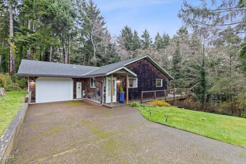 Immaculate coastal contemporary home promises easy one-level - Beach Home for sale in Lincoln City, Oregon on Beachhouse.com