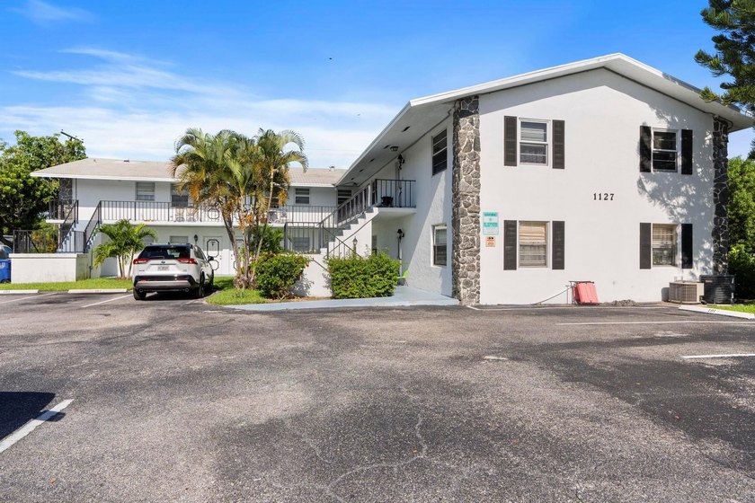 Spacious and REMODELED 2 BEDROOM, 2 FULL BATH condo on the FIRST - Beach Condo for sale in Lake Worth Beach, Florida on Beachhouse.com