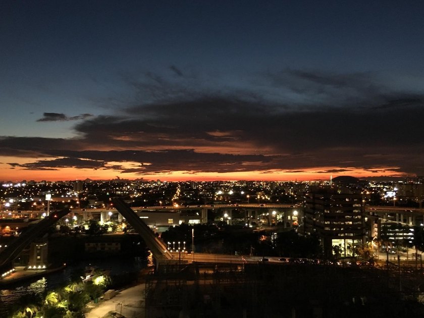 IMMACULATE 18TH FLOOR 1 BEDRM, 1.5 BATHS RESIDENCE IN COVETED 07 - Beach Condo for sale in Miami, Florida on Beachhouse.com