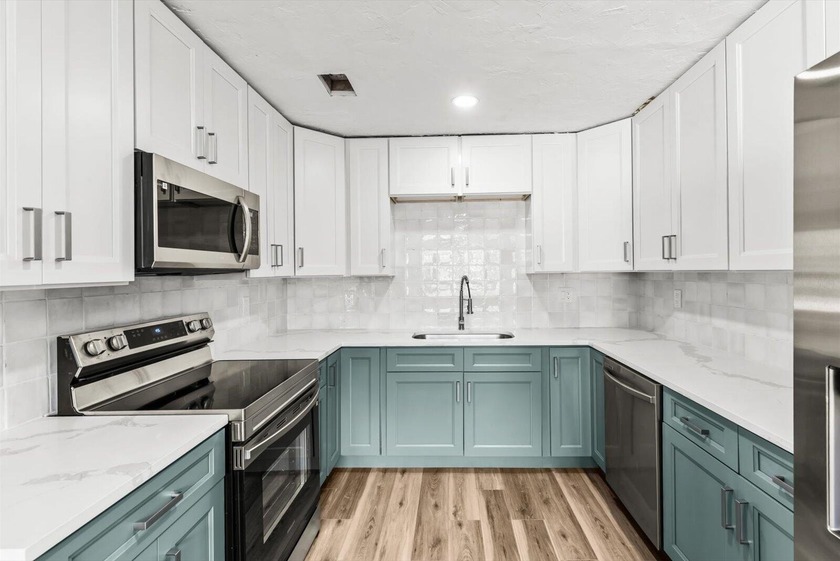 Seller offering $10,000 credit for driveway. Showings must be - Beach Home for sale in Pompano Beach, Florida on Beachhouse.com