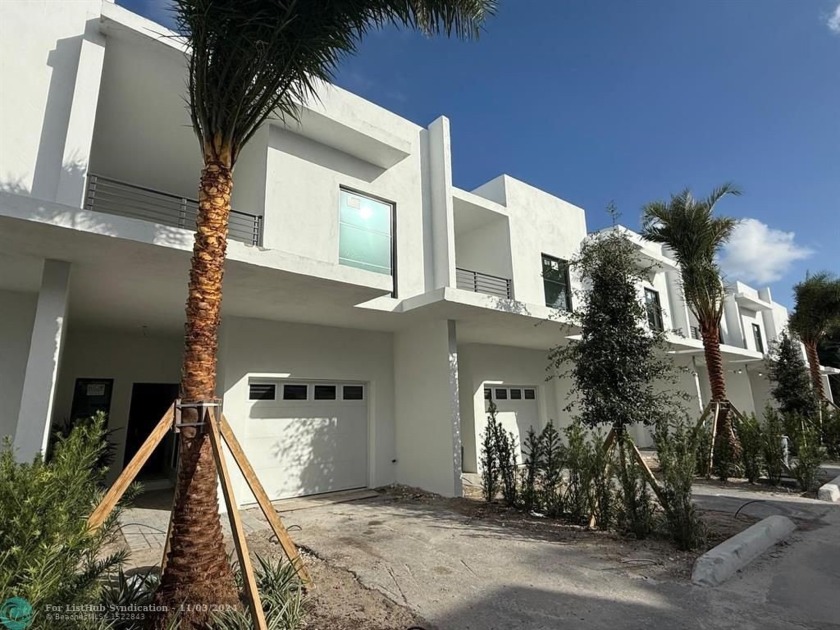 Modern new construction Townhouse. 3 bedrooms 2.5 bathrooms - Beach Condo for sale in Hollywood, Florida on Beachhouse.com