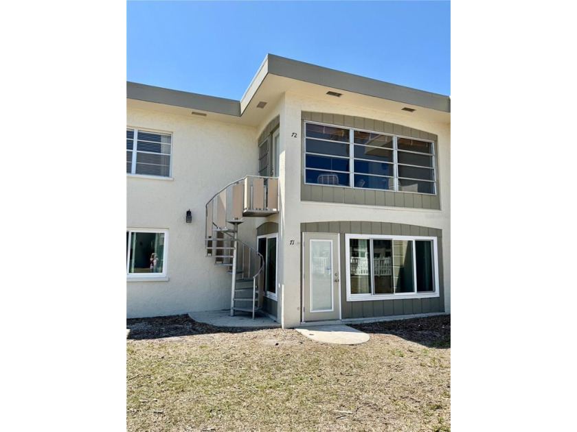 If you are dreaming of living the Island lifestyle of sun and - Beach Condo for sale in Holmes Beach, Florida on Beachhouse.com