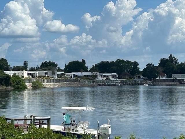 Million Dollar views, Directly on River with new seawall. Watch - Beach Home for sale in Ruskin, Florida on Beachhouse.com