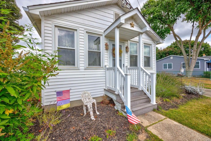 8 houses from the beautiful Delaware Bay and sunsets!! Adorable - Beach Home for sale in Villas, New Jersey on Beachhouse.com