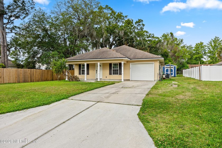 Welcome to this charming property located at 36 Roberts Rd in - Beach Home for sale in Green Cove Springs, Florida on Beachhouse.com