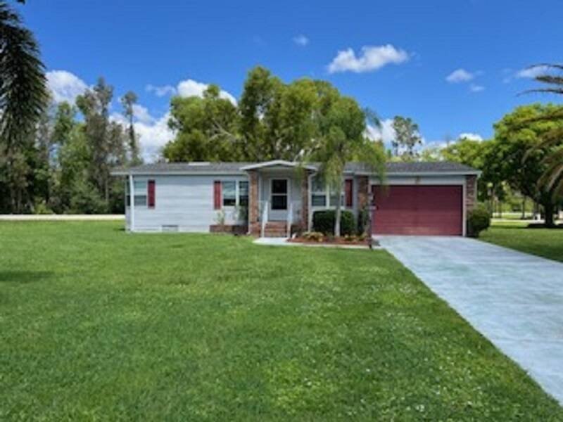 This beautiful partially furnished home with a golf cart - Beach Home for sale in North Fort Myers, Florida on Beachhouse.com