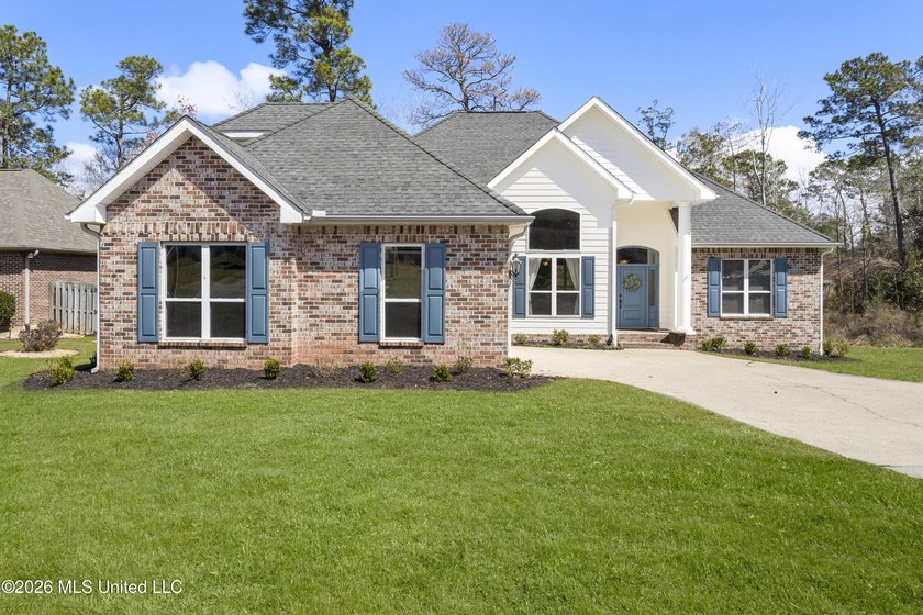 Beautiful Updated Home in Diamondhead on TWO Lots! This stunning - Beach Home for sale in Diamondhead, Mississippi on Beachhouse.com