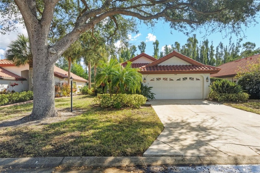 Located in desirable Chestnut Creek, this 3-bedroom, 2-bath - Beach Home for sale in Venice, Florida on Beachhouse.com