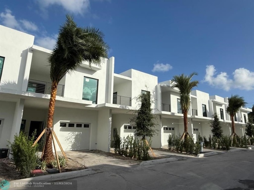 Modern new construction Townhouse. 3 bedrooms 2.5 bathrooms - Beach Condo for sale in Hollywood, Florida on Beachhouse.com