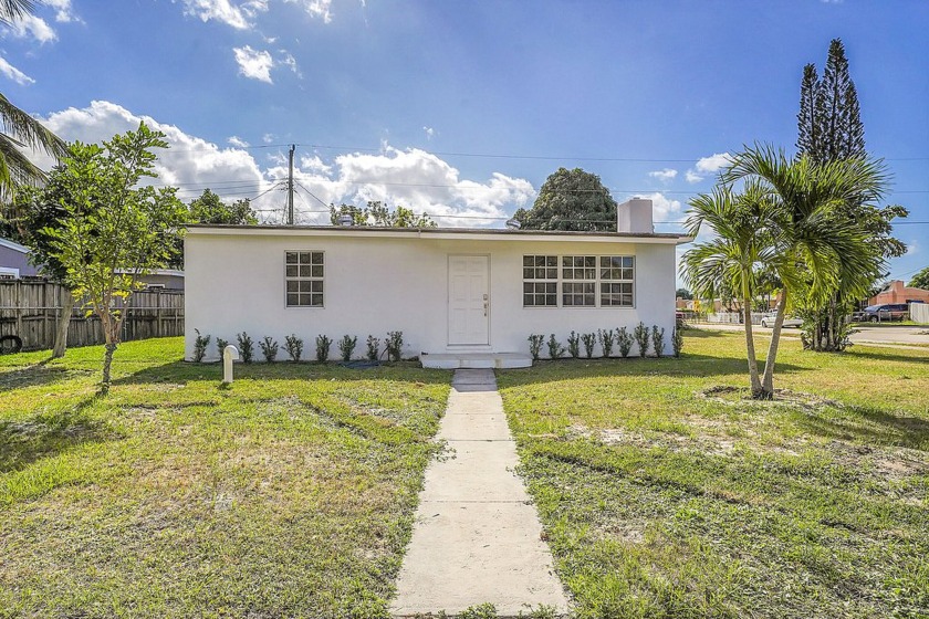 Beautifully renovated home on large corner lot! This home has - Beach Home for sale in West Palm Beach, Florida on Beachhouse.com