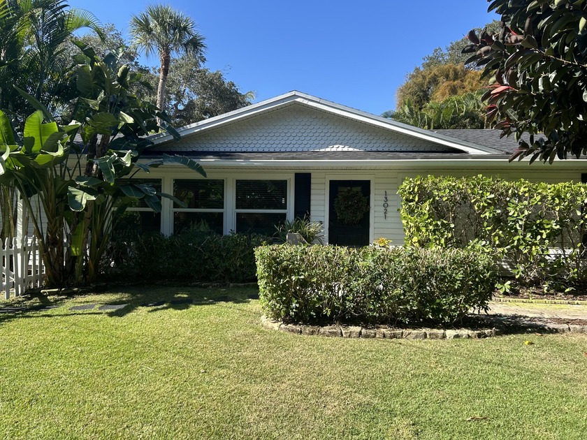 This charming 3-bedroom, 2-bath cottage-style home has been - Beach Home for sale in Palm Beach Gardens, Florida on Beachhouse.com