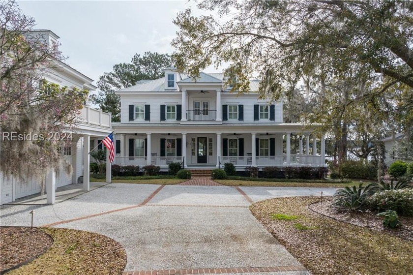 Step into 33 Old Oak, a custom built, unique Lowcountry haven in - Beach Home for sale in Bluffton, South Carolina on Beachhouse.com