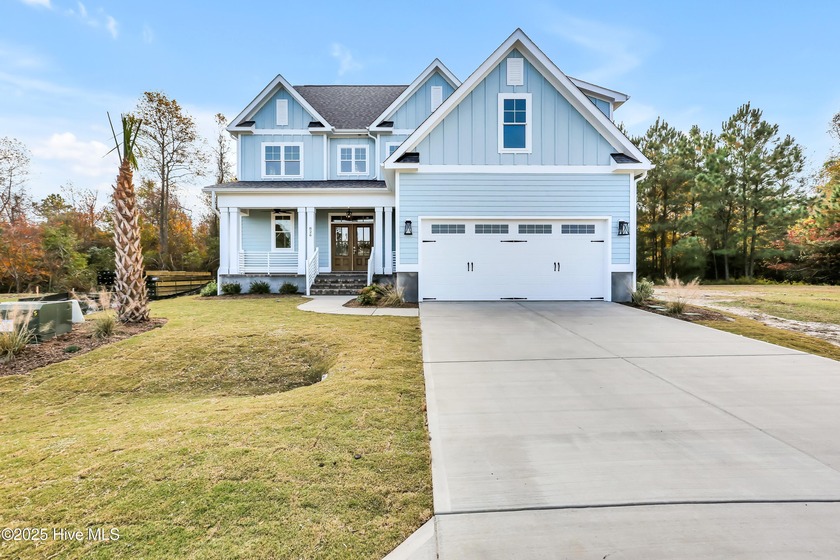 Beautiful 4 bedroom, 3.5-bath home with exceptional trim work - Beach Home for sale in Holly Ridge, North Carolina on Beachhouse.com