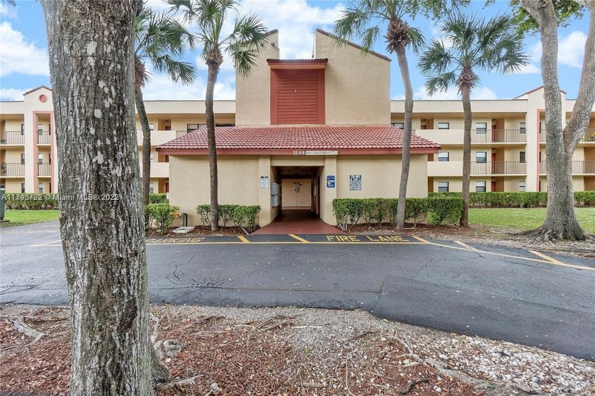 Two bedroom, two bathroom first floor unit in a quiet well - Beach Condo for sale in Miramar, Florida on Beachhouse.com