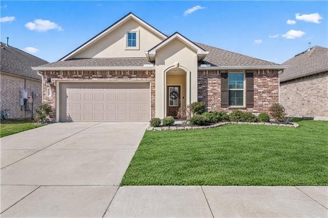 Better than new and move-in ready -- this upgraded Cali floor - Beach Home for sale in Slidell, Louisiana on Beachhouse.com