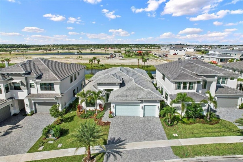 Luxury in Apex at Avenir. 4 Bedroom 4.5 bath lakefront home with - Beach Home for sale in Palm Beach Gardens, Florida on Beachhouse.com