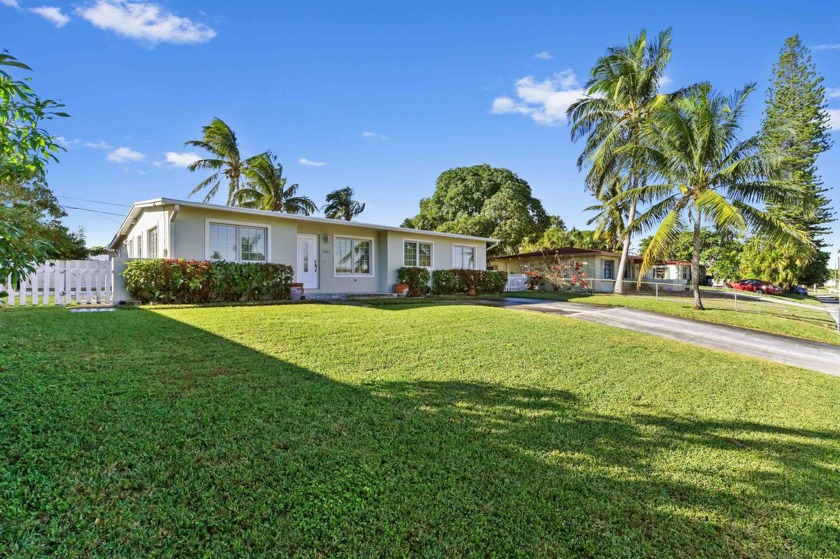 Beautifully updated 4 bed 2 bath, open floor planned, single - Beach Home for sale in Lake Worth Beach, Florida on Beachhouse.com