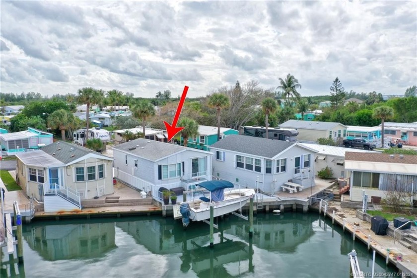 Waterfront Canal Home with Boat Lift! This 2-bedroom furnished - Beach Home for sale in Jensen Beach, Florida on Beachhouse.com