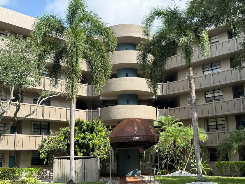 Beautiful 2 bedroom 2 bathroom condominium in active 55 + - Beach Condo for sale in Pembroke Pines, Florida on Beachhouse.com