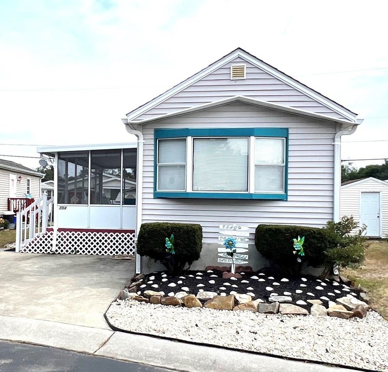 Experience year-round living in this peaceful 55+ community - Beach Home for sale in Erma, New Jersey on Beachhouse.com