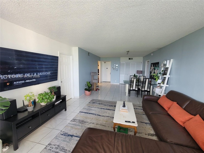 Beautiful 2/2 unit with breathtaking golf course views in a safe - Beach Condo for sale in Aventura, Florida on Beachhouse.com