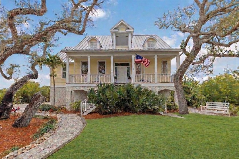 Custom-built estate on Manasota Key by Bay Front Builders -- 4 - Beach Home for sale in Englewood, Florida on Beachhouse.com