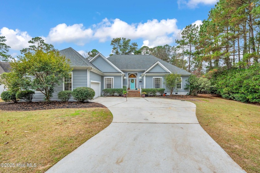 Welcome to this stunning 4 bed 3.5 bath home perfectly - Beach Home for sale in Hampstead, North Carolina on Beachhouse.com