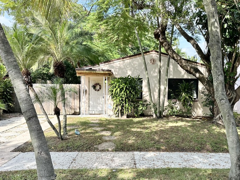 Opportunity in the iconic Flamingo Park Historic District! This - Beach Home for sale in West Palm Beach, Florida on Beachhouse.com