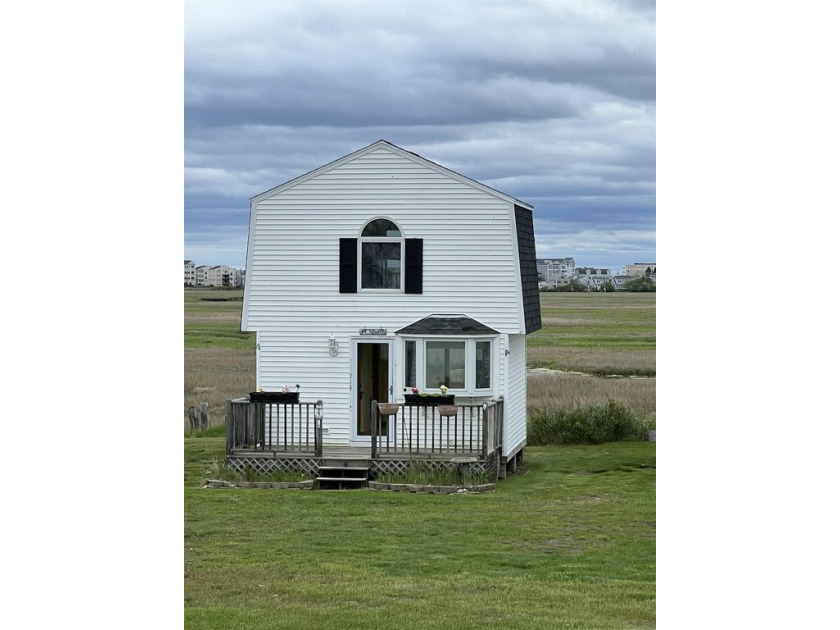 Cozy Seasonal cottage at Horizon's, a small association of 13 - Beach Condo for sale in Hampton, New Hampshire on Beachhouse.com
