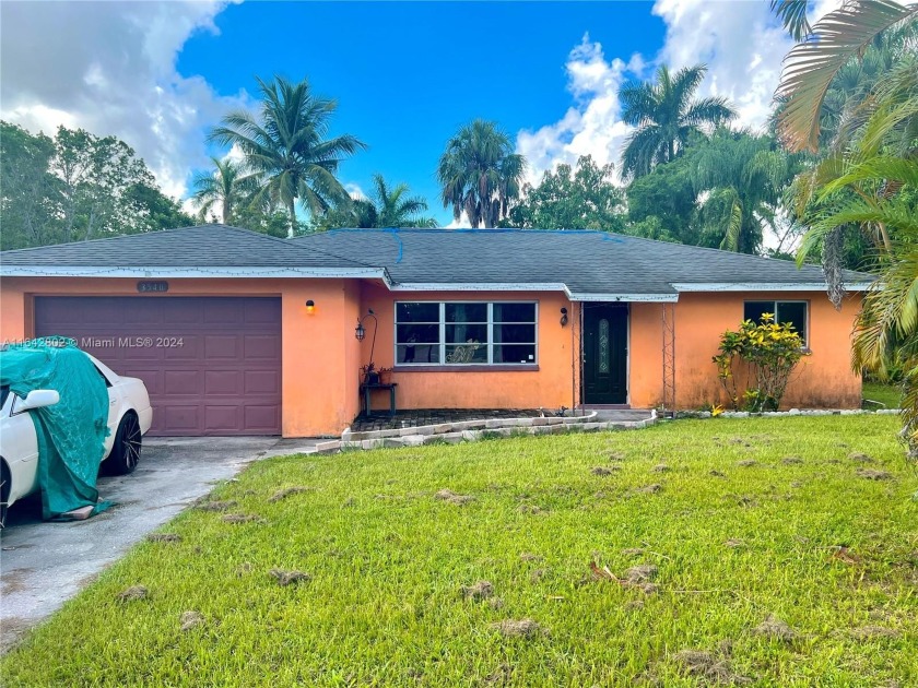 Fixer Upper! This potential filled 2 bed 1.5 bath home features - Beach Home for sale in Fort Myers, Florida on Beachhouse.com