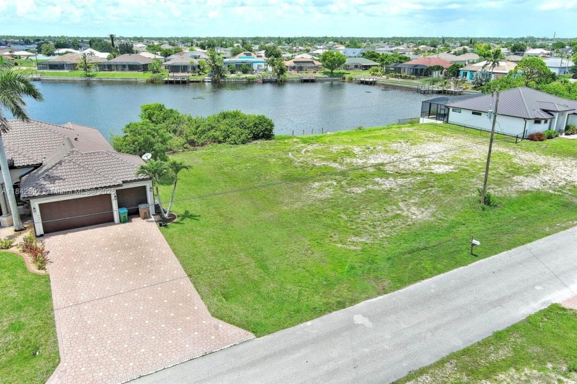 Lot For Sale in Cape Coral - Beach Lot for sale in Cape Coral, Florida on Beachhouse.com