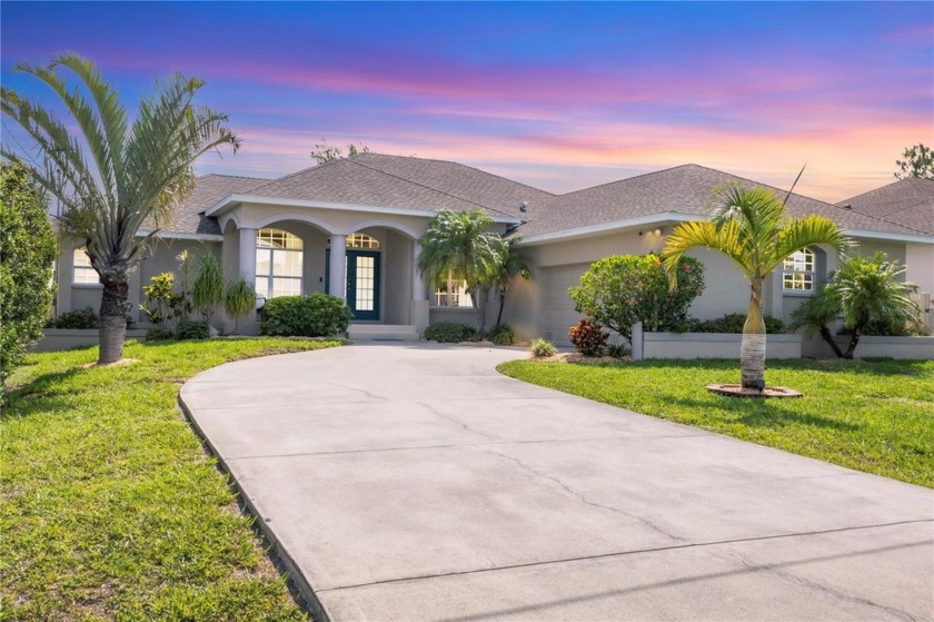 Gorgeous Lakefront Pool Home in Rotonda West!  Welcome to your - Beach Home for sale in Rotonda West, Florida on Beachhouse.com