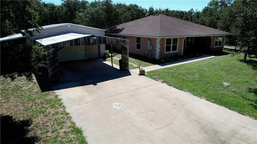 Great home in heart of Rockport. Close to restaurants, shopping - Beach Home for sale in Rockport, Texas on Beachhouse.com