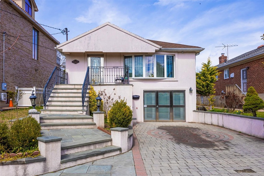 Welcome to this well-maintained detached single-family home - Beach Home for sale in Flushing, New York on Beachhouse.com