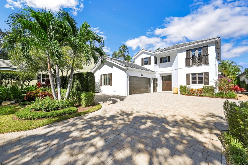 Check this out! Move in ready, renovated 4 bedroom, 4.1 bathroom - Beach Home for sale in Palm Beach Gardens, Florida on Beachhouse.com