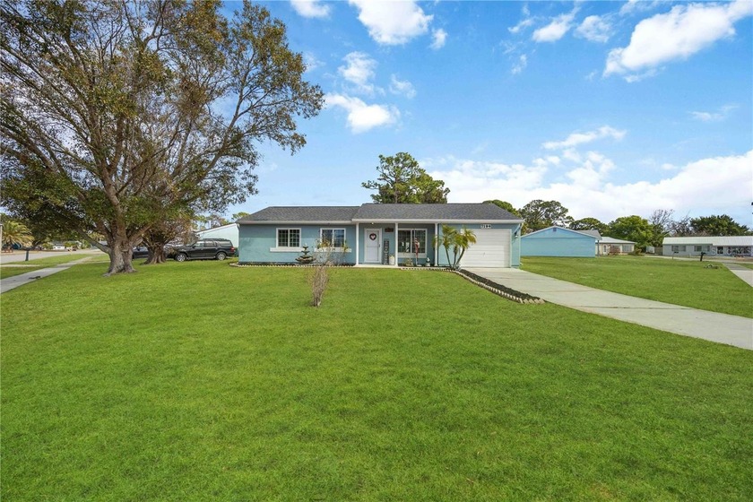 This stunning 2-bedroom, 2-bathroom home sits on an oversized - Beach Home for sale in North Port, Florida on Beachhouse.com