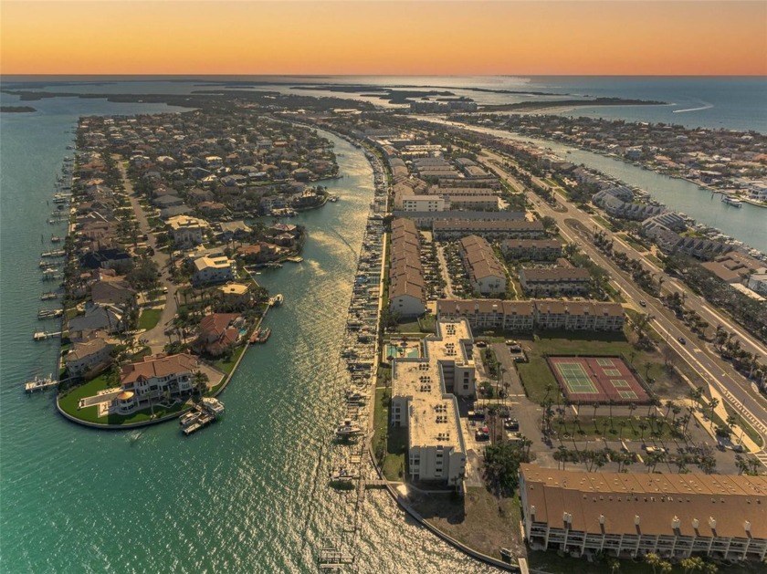 Deeded Wet Slip included!  WATERFRONT CONDO WITH BOAT SLIP IN - Beach Condo for sale in St. Petersburg, Florida on Beachhouse.com