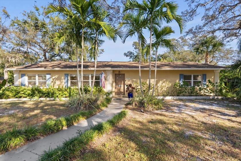 One or more photo(s) has been virtually staged. Welcome to this - Beach Home for sale in St. Petersburg, Florida on Beachhouse.com