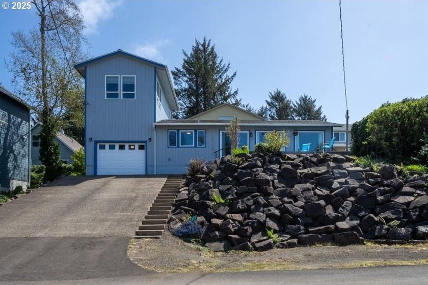 Bay views, sea breeze, and a quiet, local neighborhood--this - Beach Home for sale in Tillamook, Oregon on Beachhouse.com