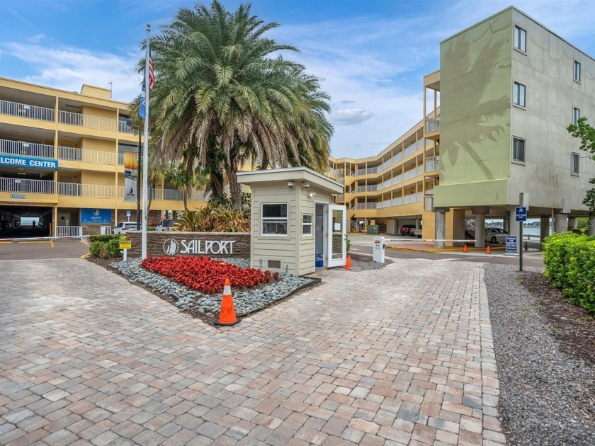 Fantastic opportunity to own this furnished-top(4th)floor-condo - Beach Home for sale in Tampa, Florida on Beachhouse.com