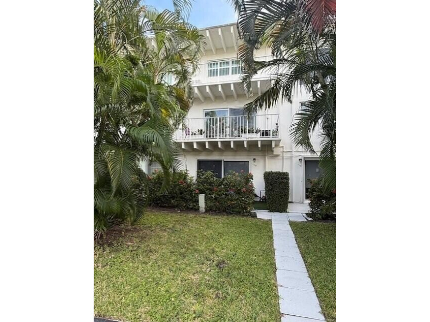 Live by the water in this charming 55+ community perfectly - Beach Condo for sale in South Palm Beach, Florida on Beachhouse.com
