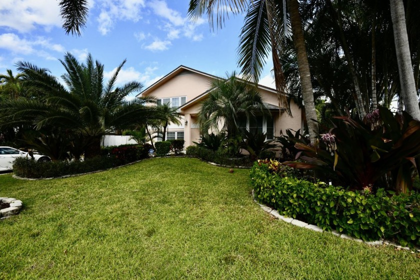 A must see . Rare home in Palm Beach Shores. split level, with 4 - Beach Home for sale in Palm Beach Shores, Florida on Beachhouse.com