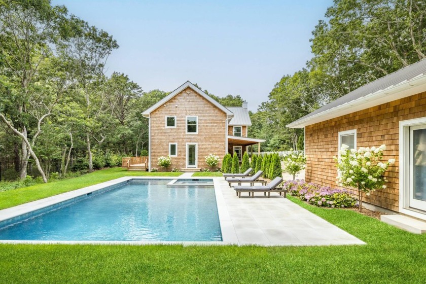 Construction is nearly complete on this beautiful new 5 Bedroom - Beach Home for sale in East Hampton, New York on Beachhouse.com