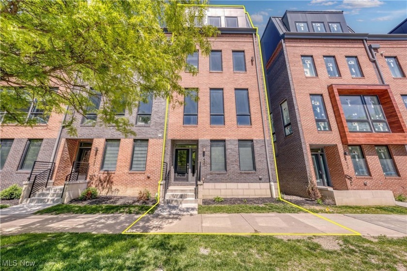 MOVE IN READY Beautiful Avenue townhome End Unit. Want to be - Beach Townhome/Townhouse for sale in Cleveland, Ohio on Beachhouse.com