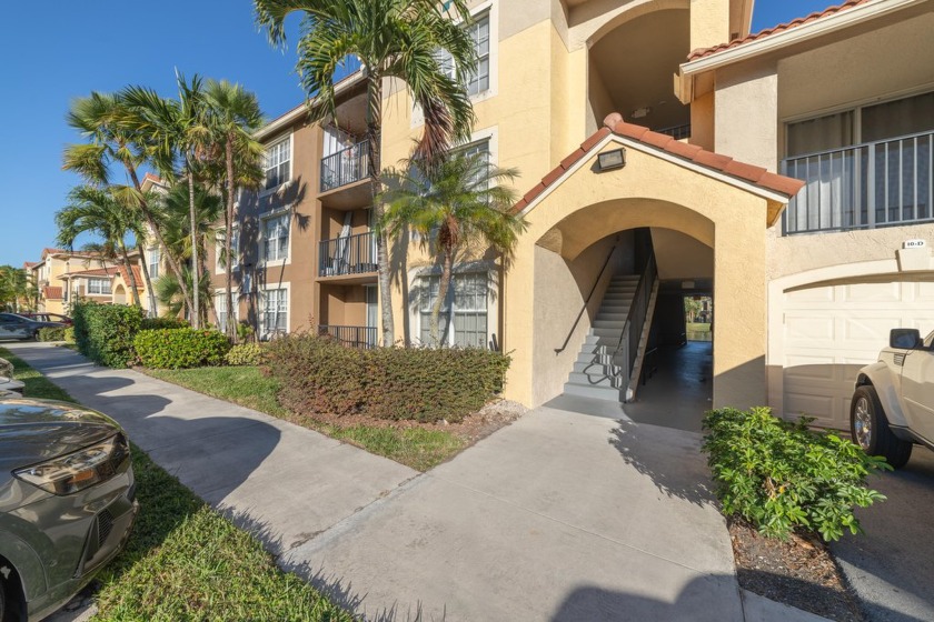 This delightful corner unit offers a stunning lake view and is - Beach Condo for sale in Delray Beach, Florida on Beachhouse.com