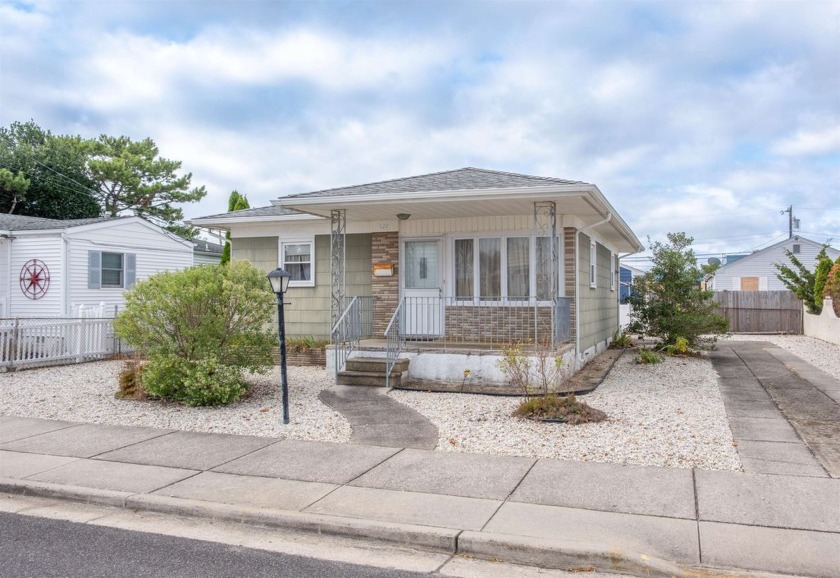 Exceptional opportunity! This single-family home sits on a rare - Beach Home for sale in Wildwood Crest, New Jersey on Beachhouse.com